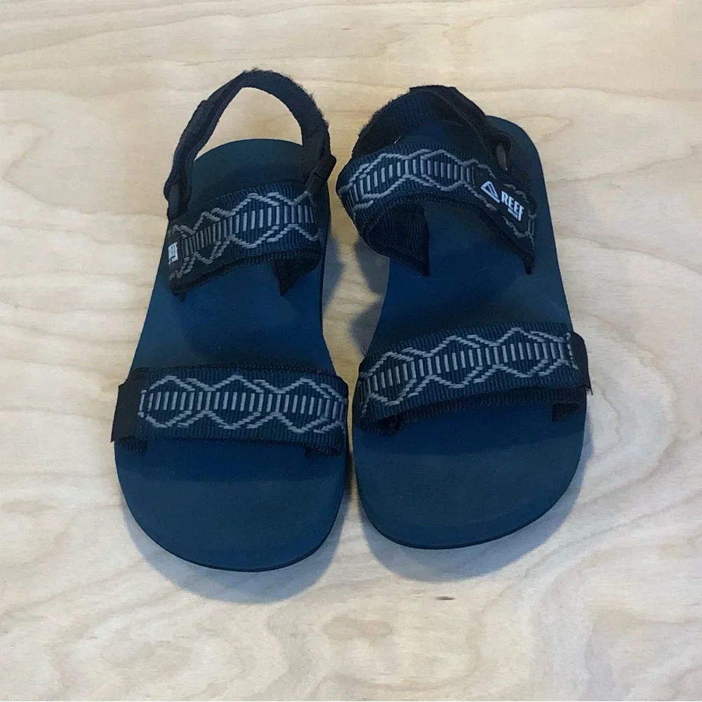 Reef Kids' Green and Black Strap Sandals Size 2 Casual Summer.